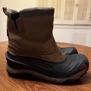 🥾The North Face Chilkat III Pull-On Boots
                    MEN’S SIZE 10